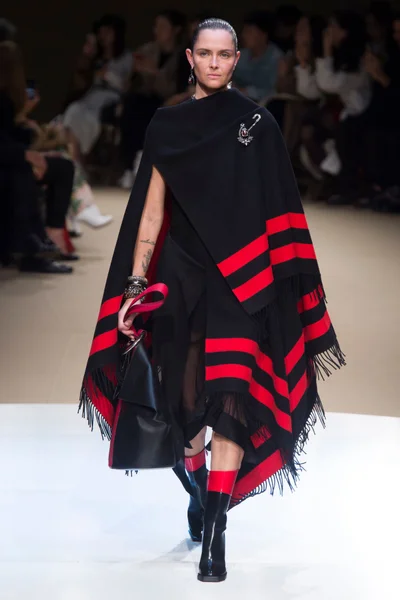 Look 12